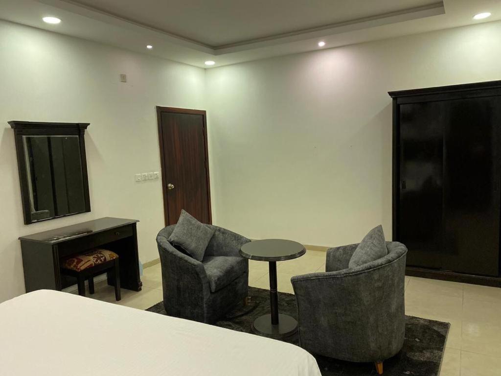 Al Fanar Al Alamaya 3- Hay'Aa Malakeya Entrance 廷布 外观 照片